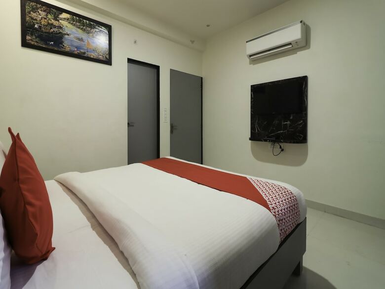 Oyo 28722 The Prince Hotel