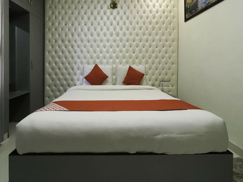 Oyo 28722 The Prince Hotel