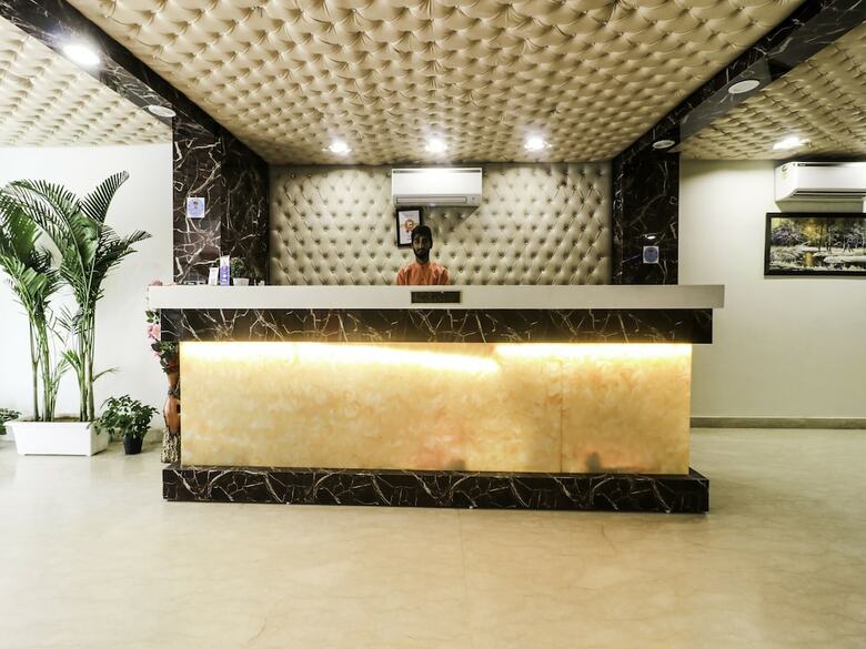 Oyo 28722 The Prince Hotel