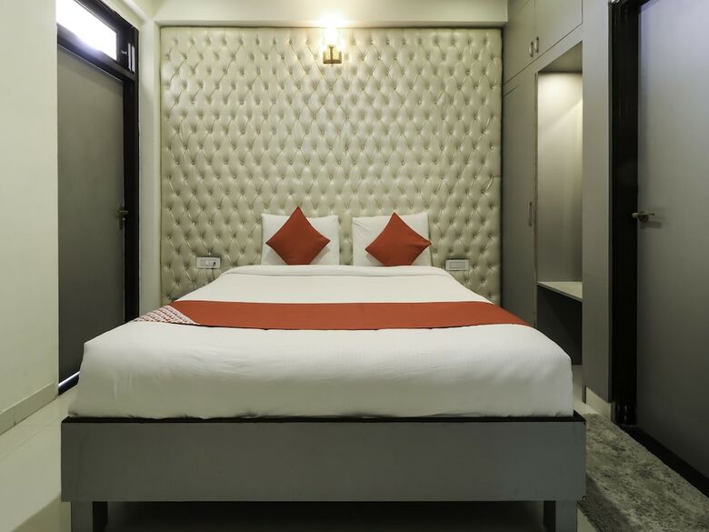 Oyo 28722 The Prince Hotel