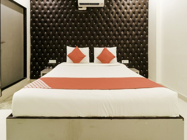 Oyo 28722 The Prince Hotel