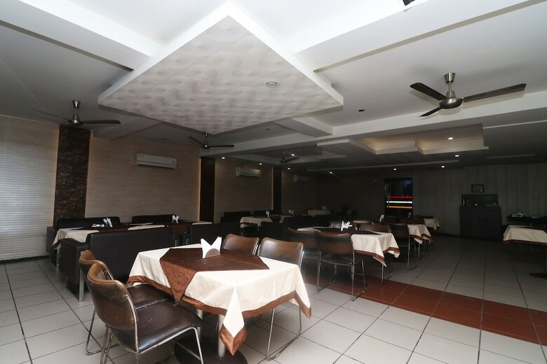 Oyo 22826 Hotel Sheltear & Resturant