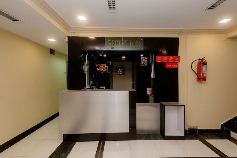 Oyo 26206 Hotel Paras