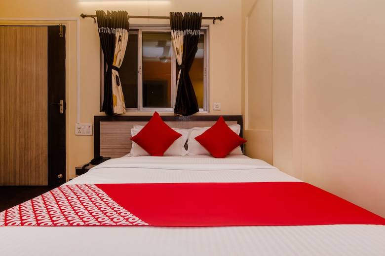 Oyo 26206 Hotel Paras