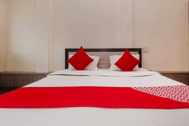 Oyo 26206 Hotel Paras