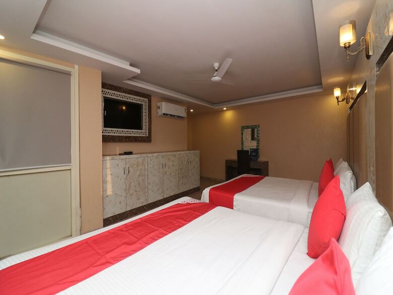 Hotel Oyo 26161 Plazzo Inn