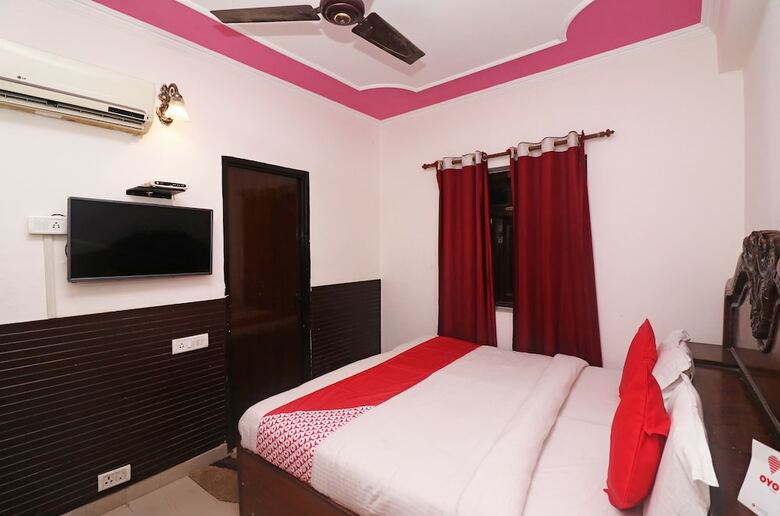 Oyo 25115 Hotel Mughal Grand