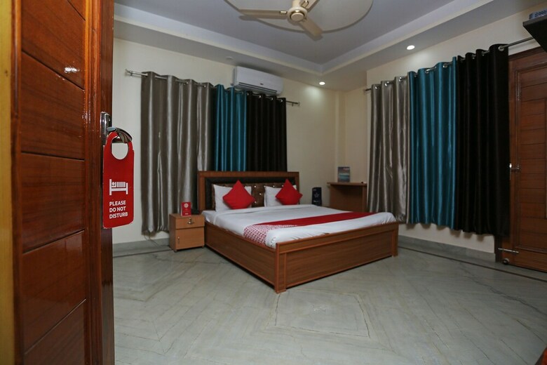 Hotel Oyo 26921 Smg George 2