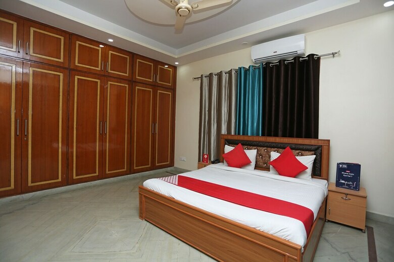 Hotel Oyo 26921 Smg George 2