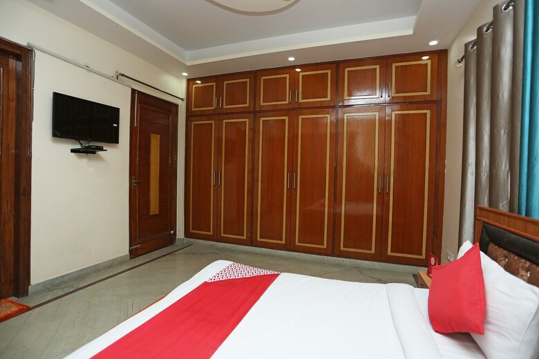Hotel Oyo 26921 Smg George 2