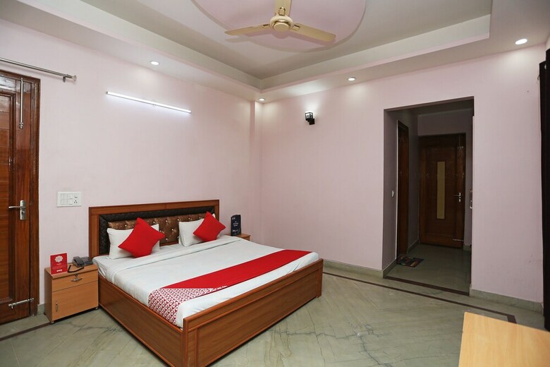 Hotel Oyo 26921 Smg George 2
