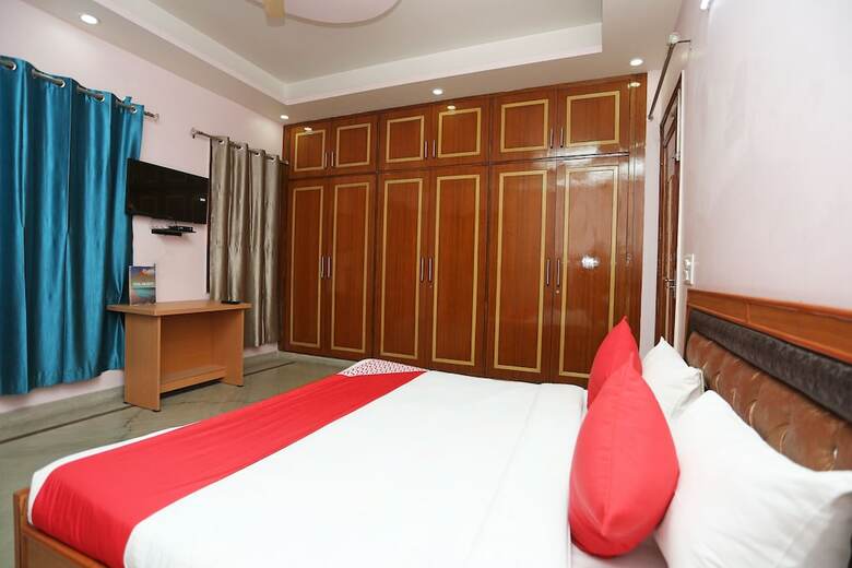 Hotel Oyo 26921 Smg George 2