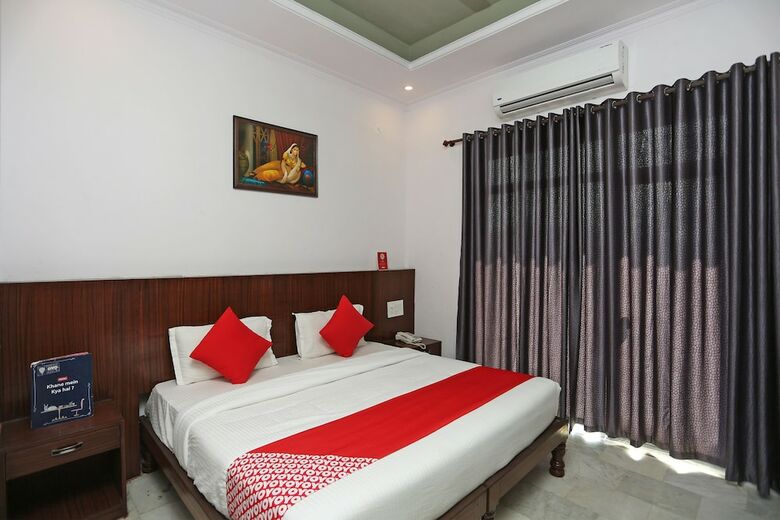 Oyo 23240 Hotel Pramod Palace
