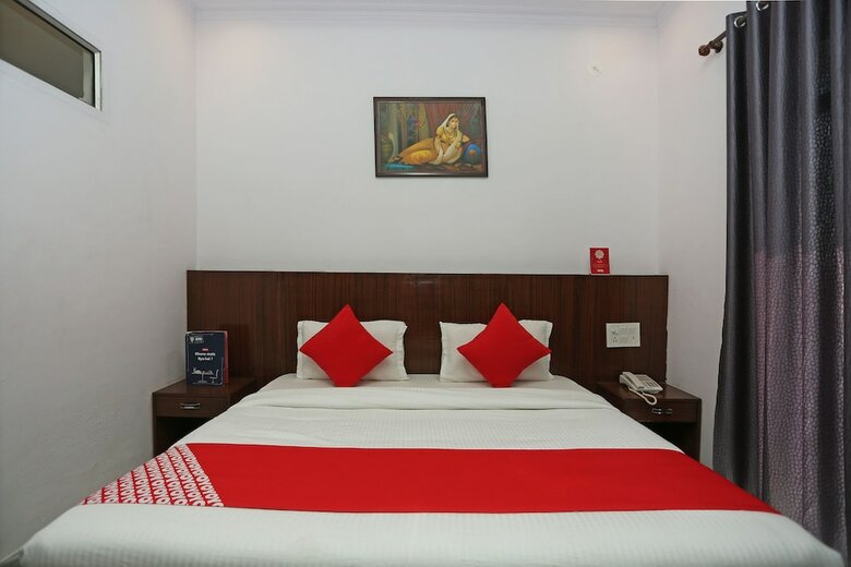 Oyo 23240 Hotel Pramod Palace