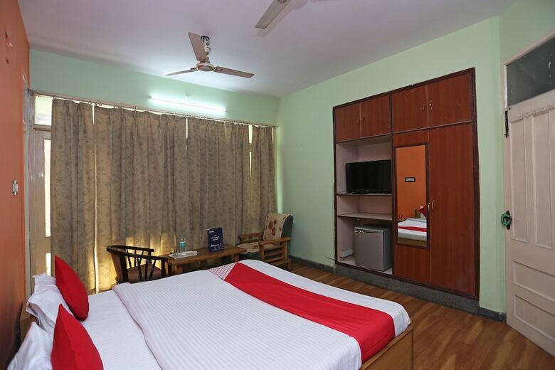 Oyo 10674 Hotel Royal Inn
