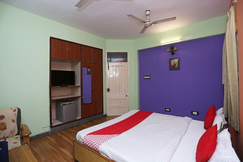 Oyo 10674 Hotel Royal Inn