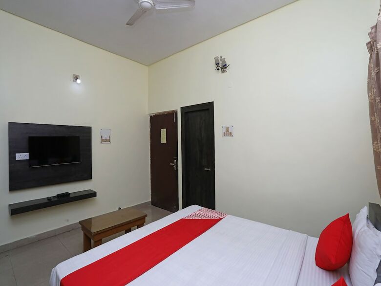 Oyo 22625 Hotel Kuber