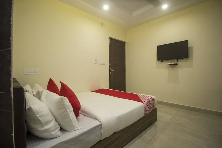 Hotel Oyo 24810 Silver Crescent