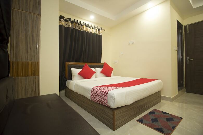 Hotel Oyo 24810 Silver Crescent