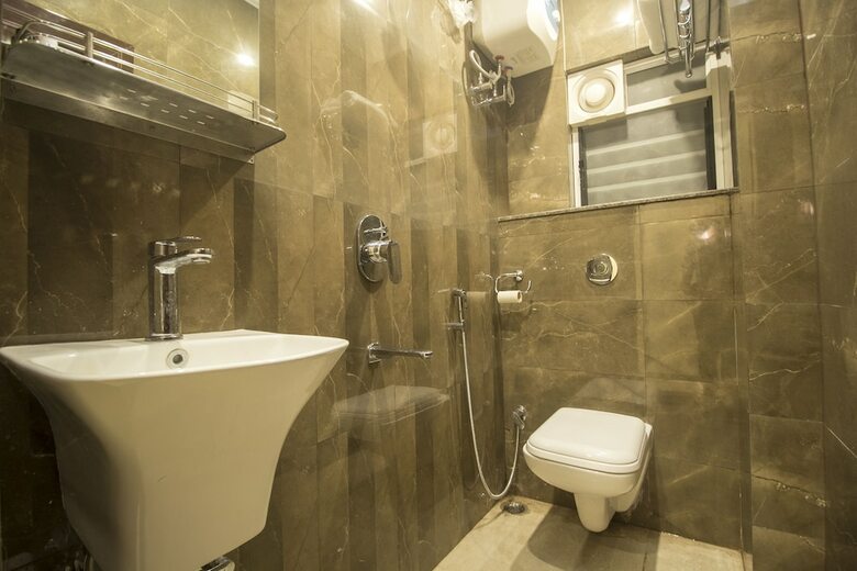 Hotel Oyo 24810 Silver Crescent