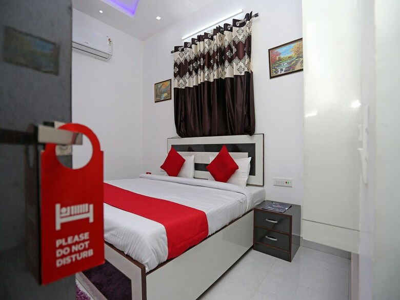 Oyo 26628 Hotel Rest Palace
