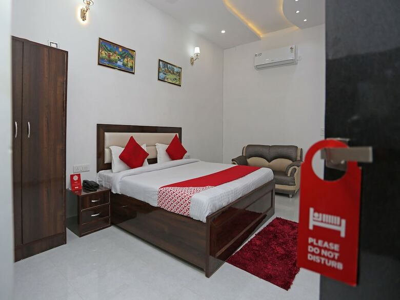 Oyo 26628 Hotel Rest Palace