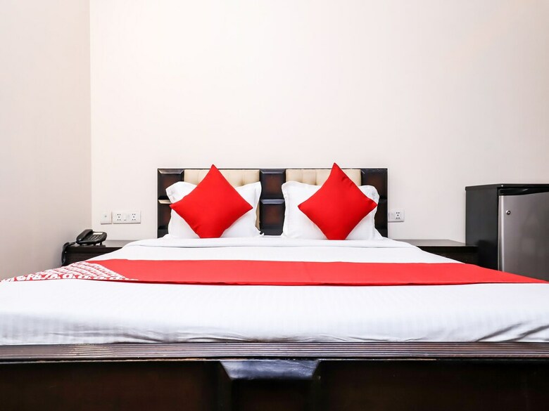 Hotel Oyo 26610 Royal Town