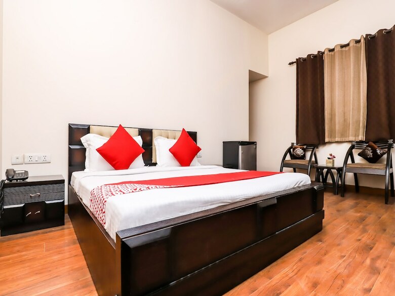 Hotel Oyo 26610 Royal Town