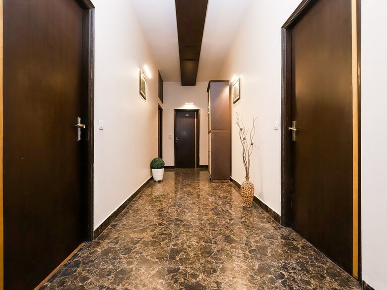 Hotel Oyo 26610 Royal Town