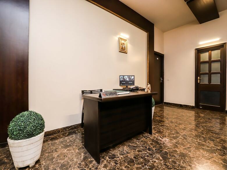 Hotel Oyo 26610 Royal Town
