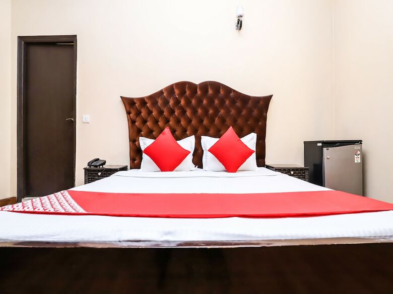 Hotel Oyo 26610 Royal Town