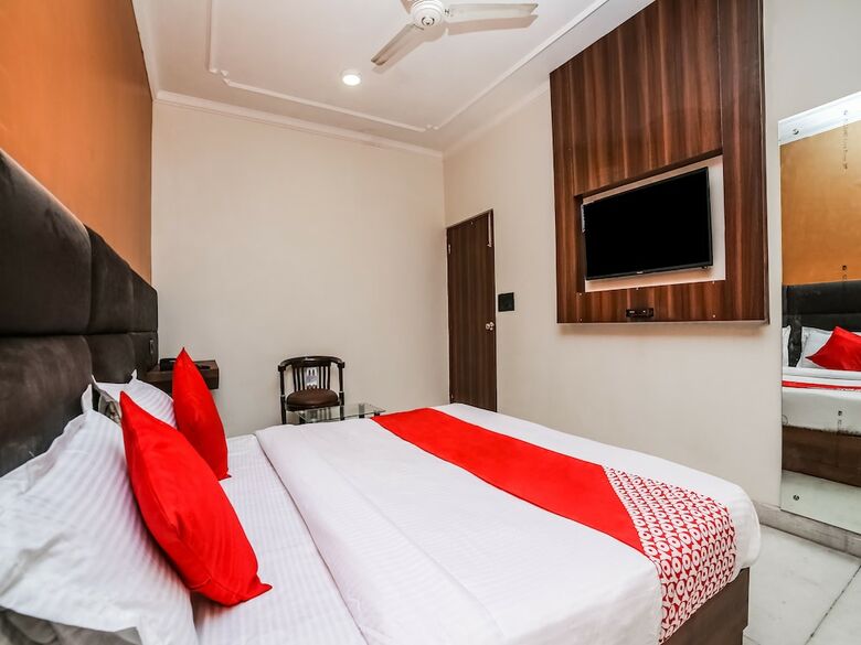 Oyo 26589 Hotel Royal Town