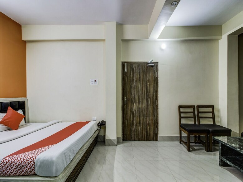Oyo 27698 Hotel Navneet Residency