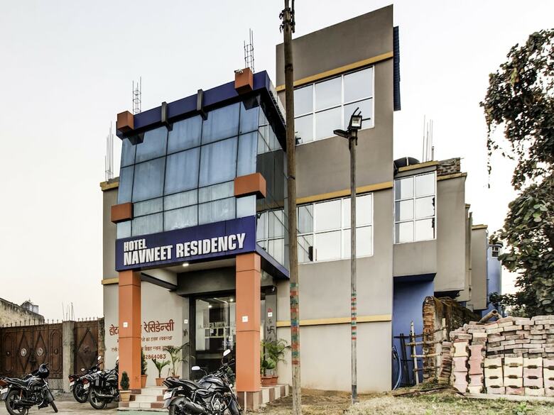 Oyo 27698 Hotel Navneet Residency