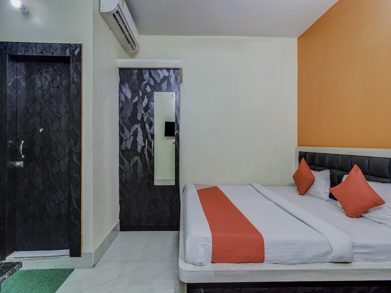 Oyo 27698 Hotel Navneet Residency