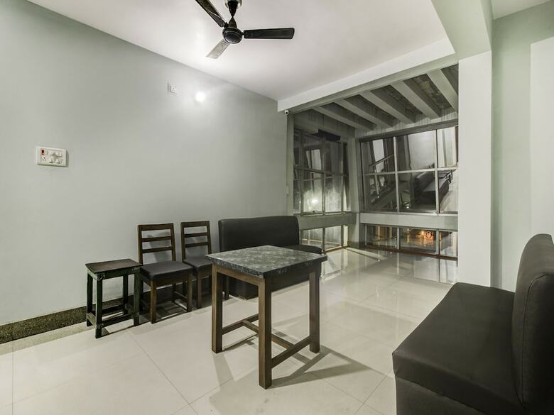 Oyo 27698 Hotel Navneet Residency