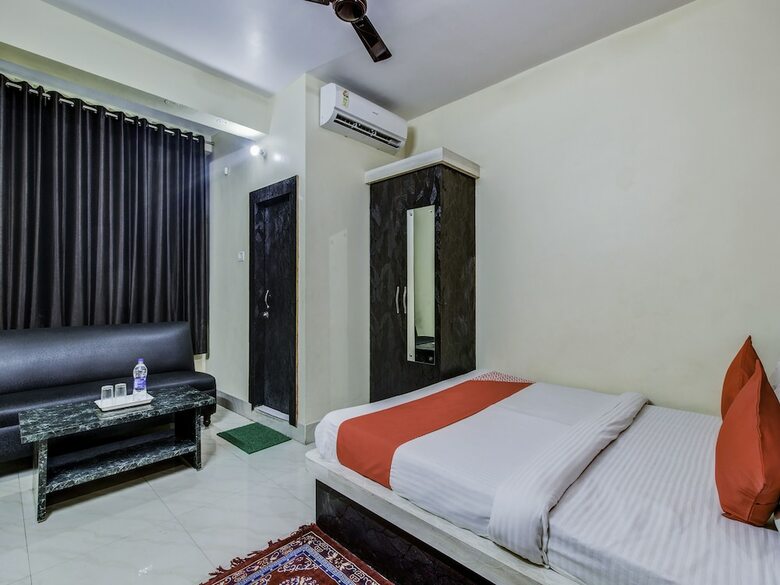 Oyo 27698 Hotel Navneet Residency