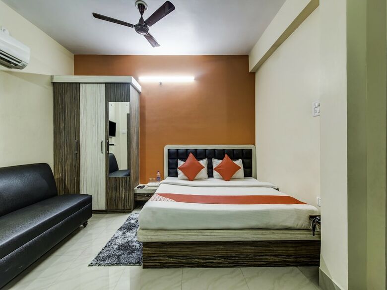 Oyo 27698 Hotel Navneet Residency