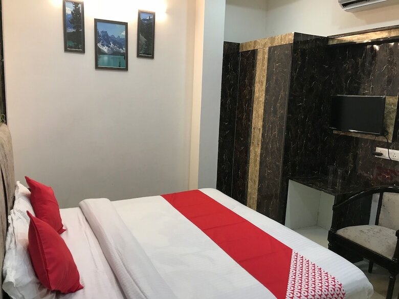 Oyo 15771 4 Season Hotel