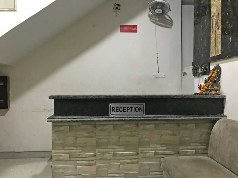 Oyo 15771 4 Season Hotel