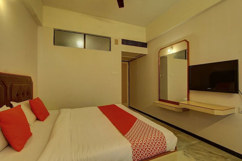 Oyo 24579 Flagship Hotel Padmam