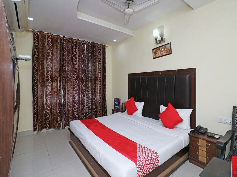 Oyo 26602 Hotel Shubham
