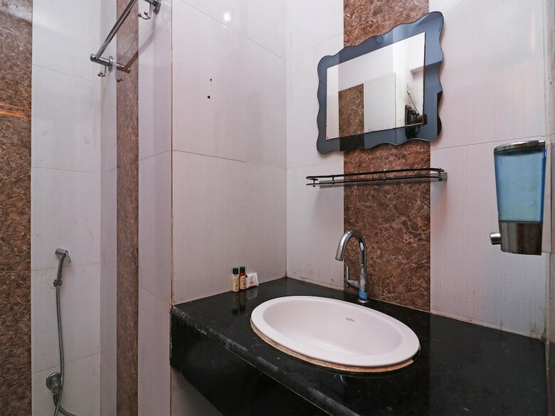 Oyo 26602 Hotel Shubham