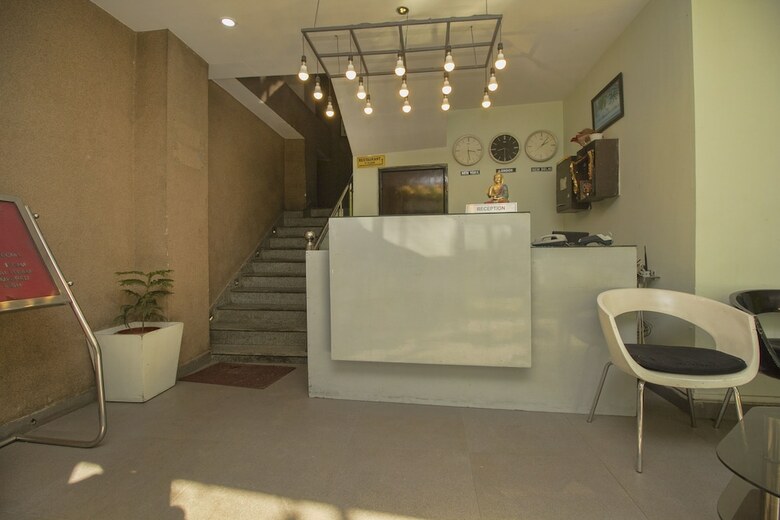 Hotel Oyo 28171 Kava Suites