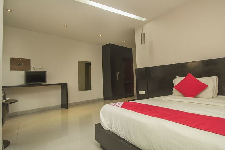 Hotel Oyo 28171 Kava Suites