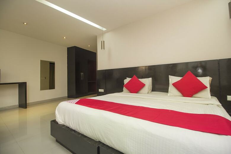 Hotel Oyo 28171 Kava Suites