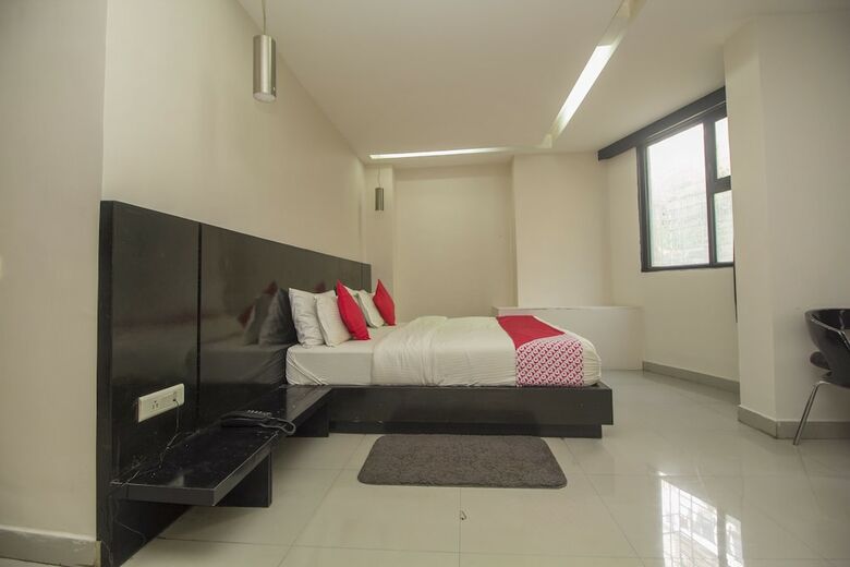 Hotel Oyo 28171 Kava Suites