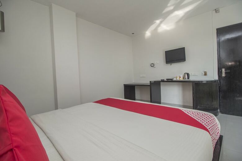 Hotel Oyo 28171 Kava Suites