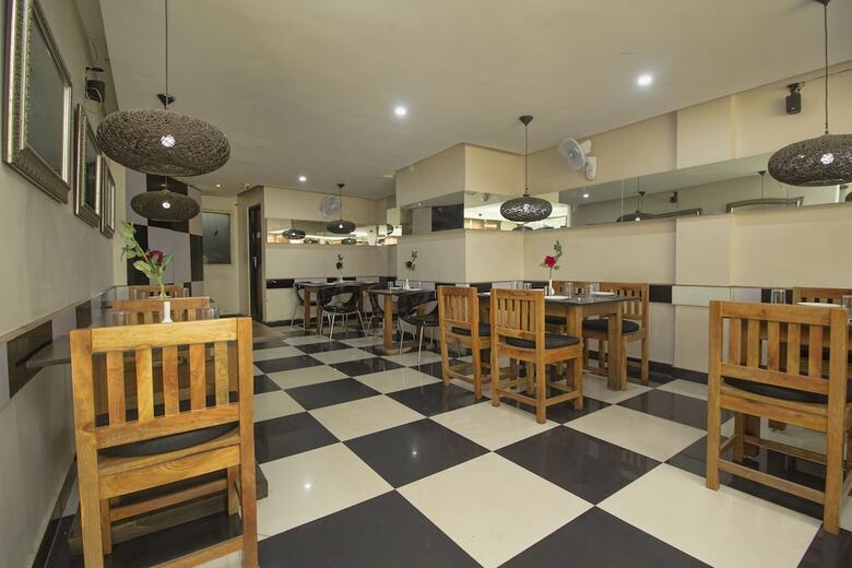 Hotel Oyo 28171 Kava Suites