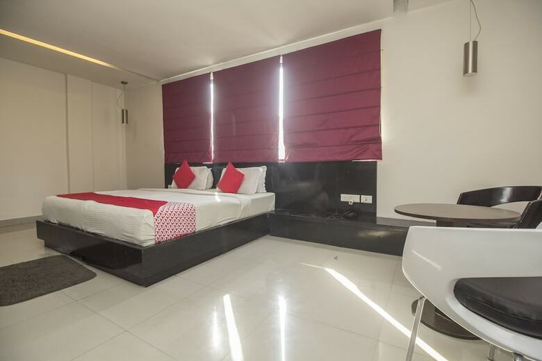 Hotel Oyo 28171 Kava Suites